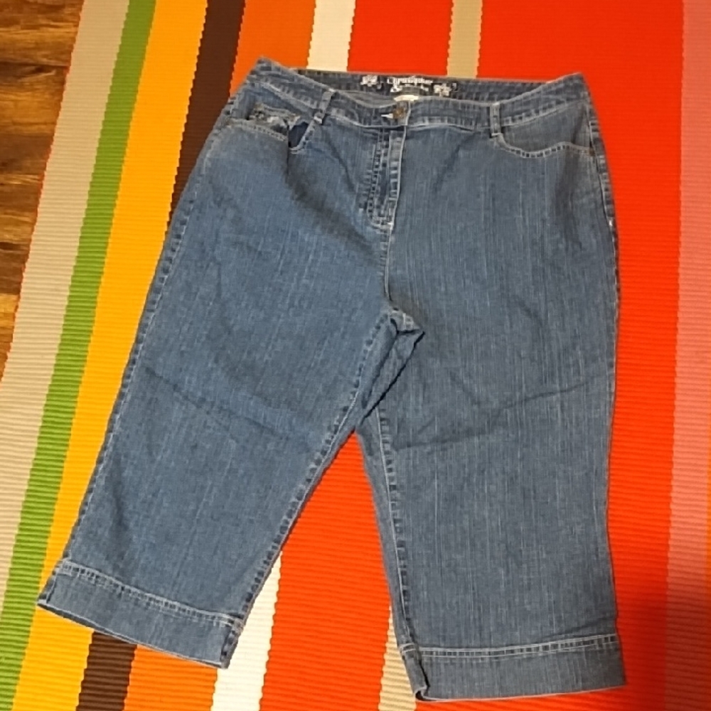 Christopher And Banks VGC Blue Denim Capri Pants 12.